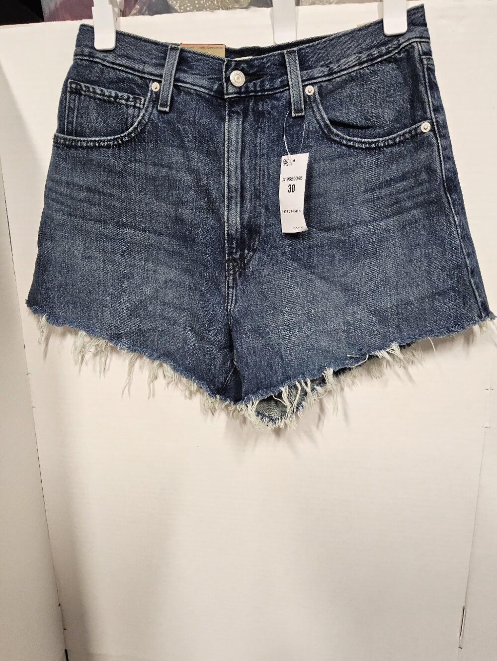 Womene Size 10 Levis Denim High-waisted Frayed Hem Mom Shorts - Blue